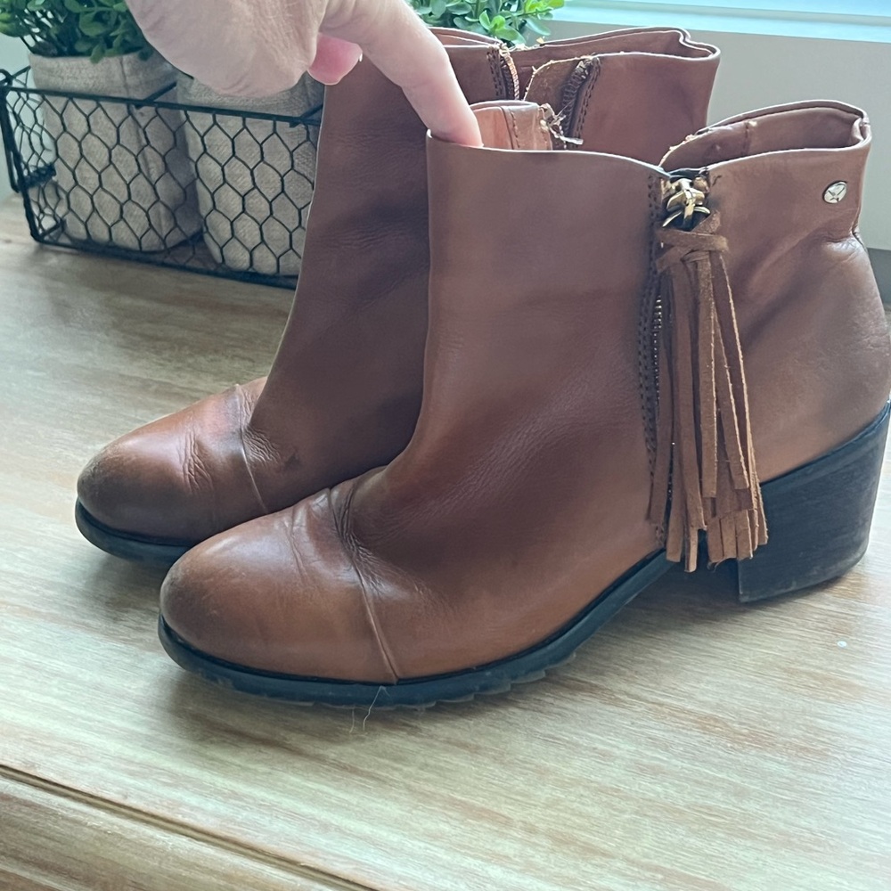 PIKOLINOS Tan Leather Ankle Boots with Tassels
